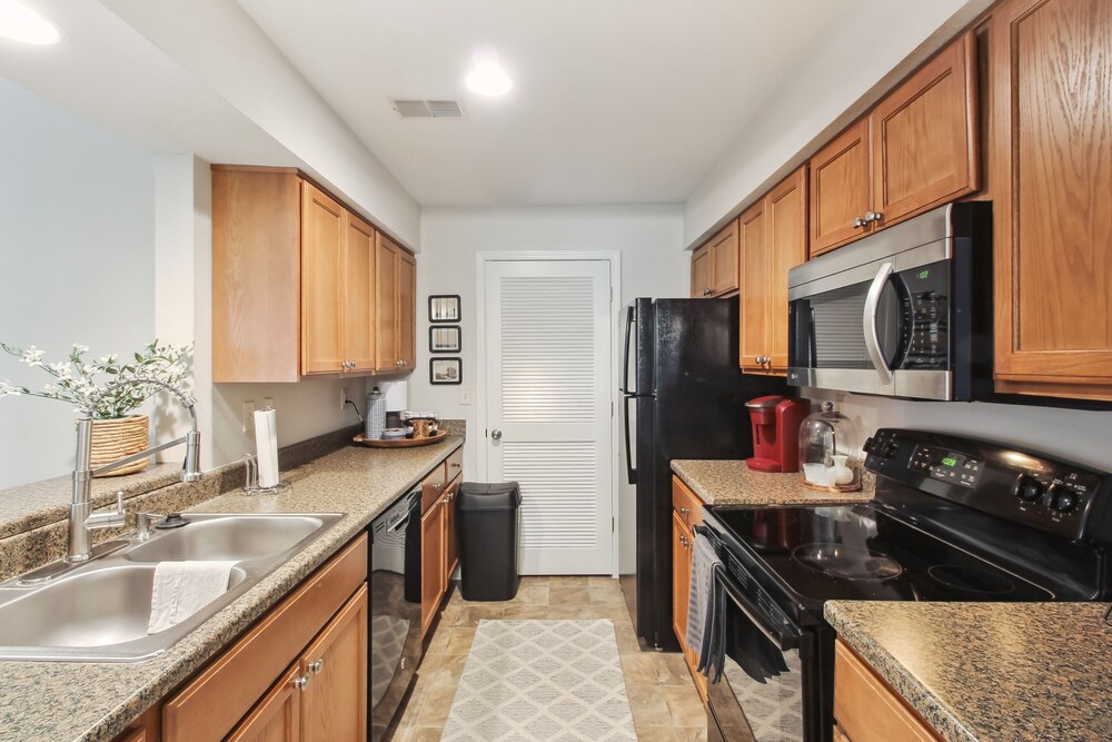 Overland Park Condo, Close to Lakes Parks! - Property Image 17