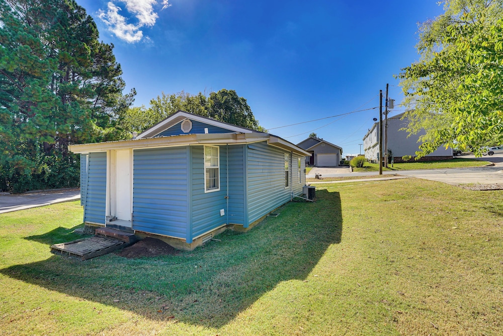 Idyllic Fayetteville Home - Walk to UA Campus! view 3
