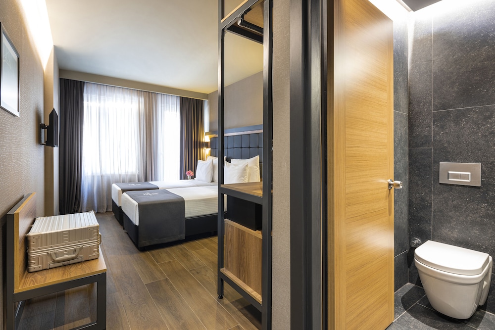 Marius Otel - Image 10