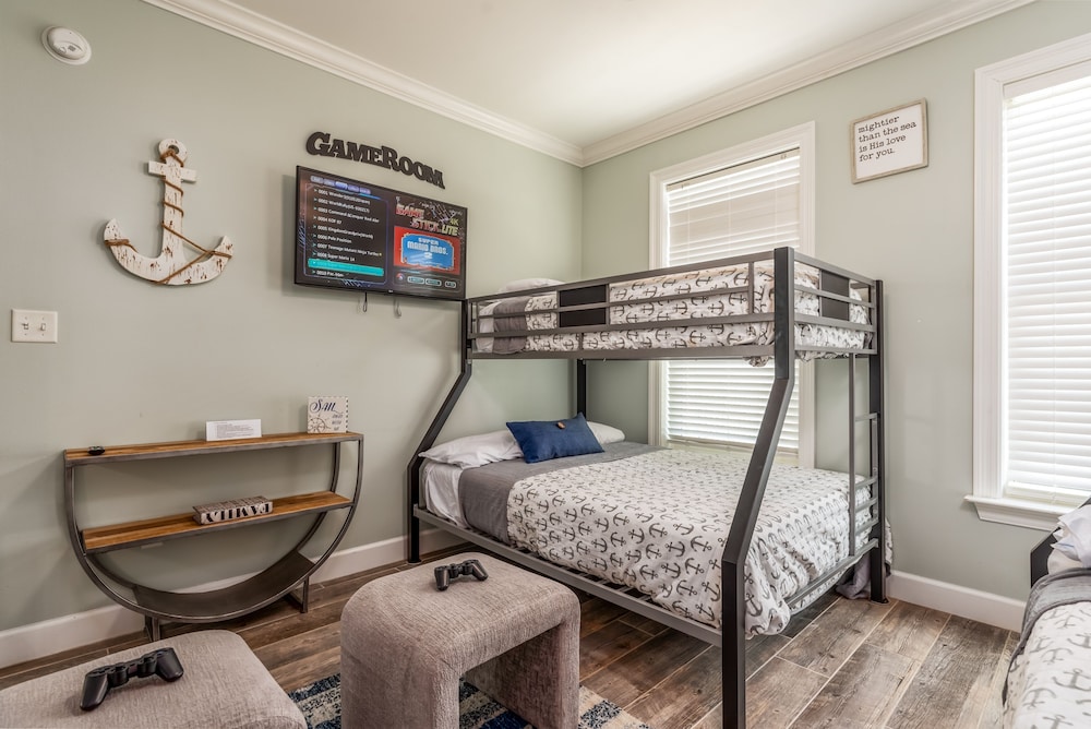 Grace Wins - 2335 Bienville 4 Bedroom Home by RedAwning view 5