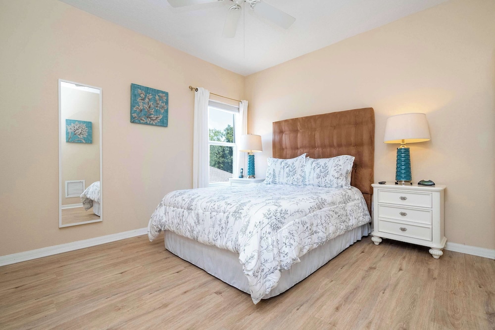 Family Villa w Pool Spa Game Room Near Disney