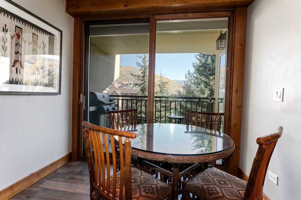 Comfortable 2BR Antlers Condo in Lionshead Village