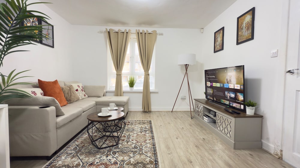 Free Parking/city Centre/long Stay/local Stores