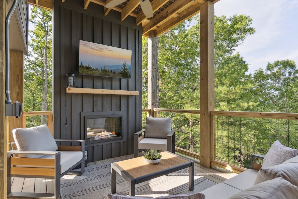 Golden Oaks Cabin 3 Bedroom Home