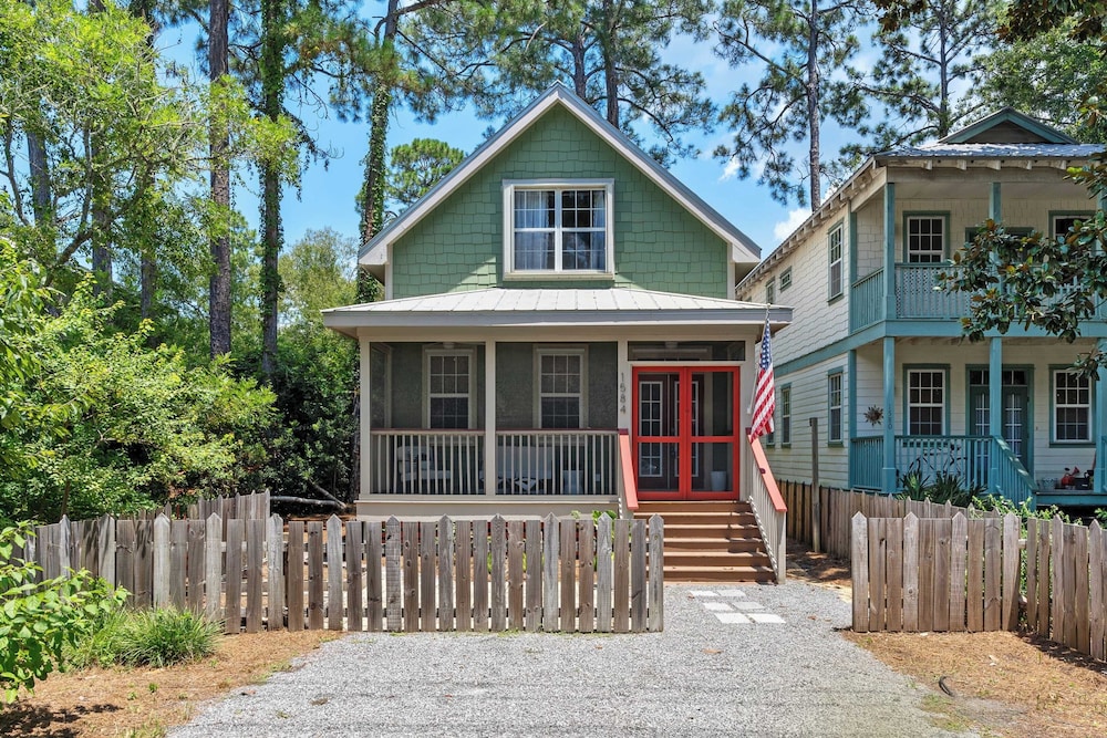 Bayou Bungalow by Avantstay Walk to Boat Ramp & Bay Private Yard