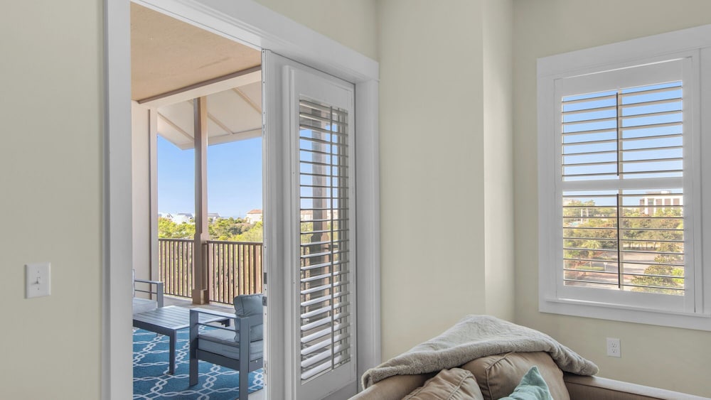 Coastal 3BR Condo With Pool & Shuttle : Snowbird Friendly!