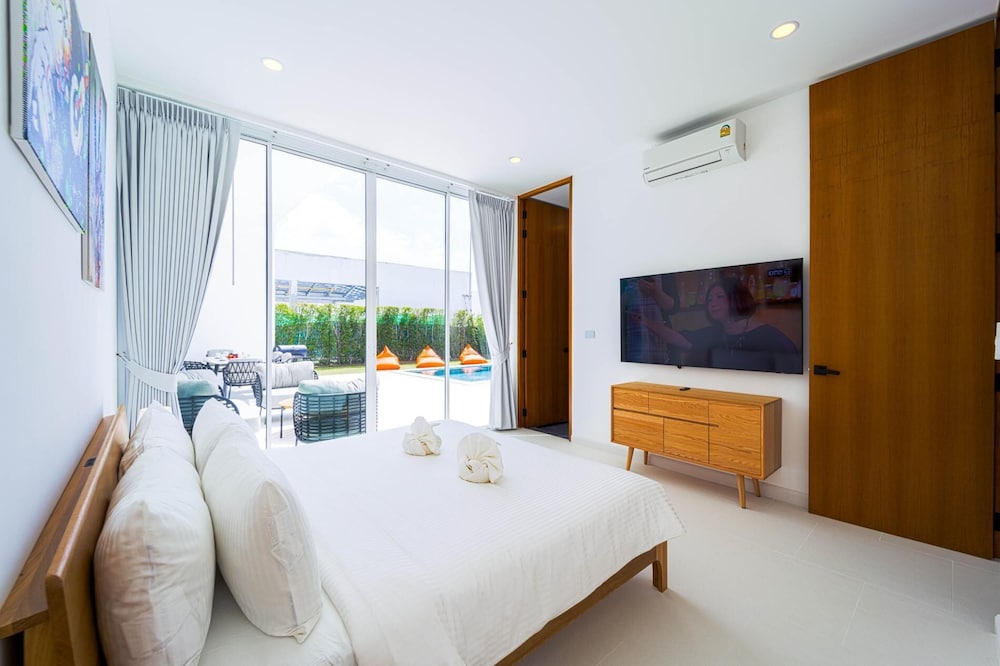 Modern 4 Bed Private Pool Villa KH-B6