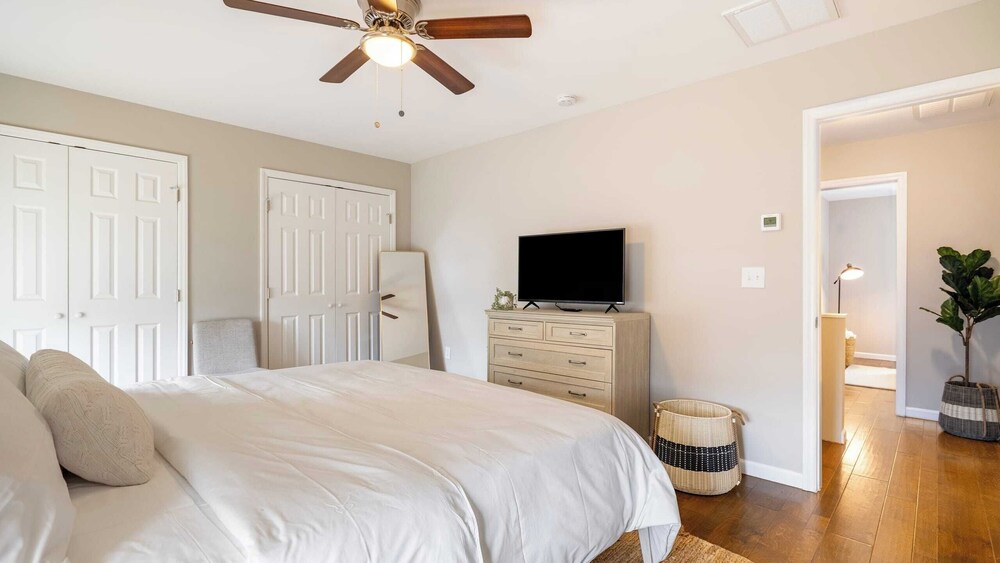10 Townhomes, Sleeps 89 6 Mins to DT Asheville Sycamore Cove by Avantstay