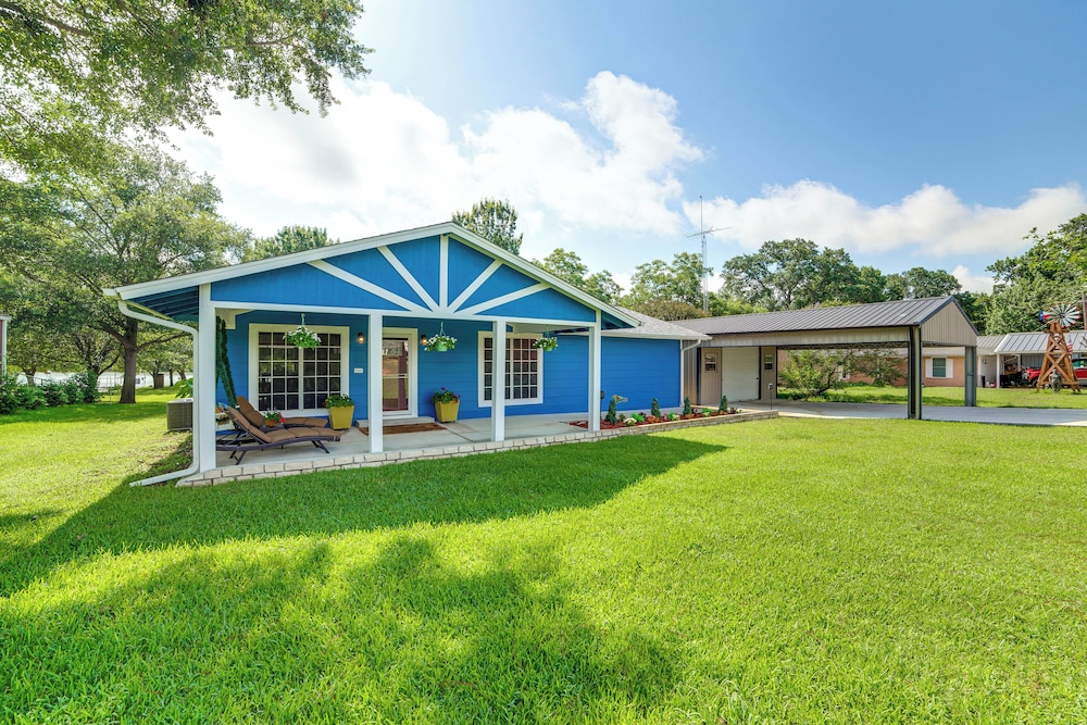 Lake Tawakoni Access + Hot Tub - Wills Point Home!