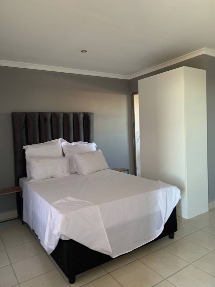 Room in B&B - Beach View, En-suite Bedroom