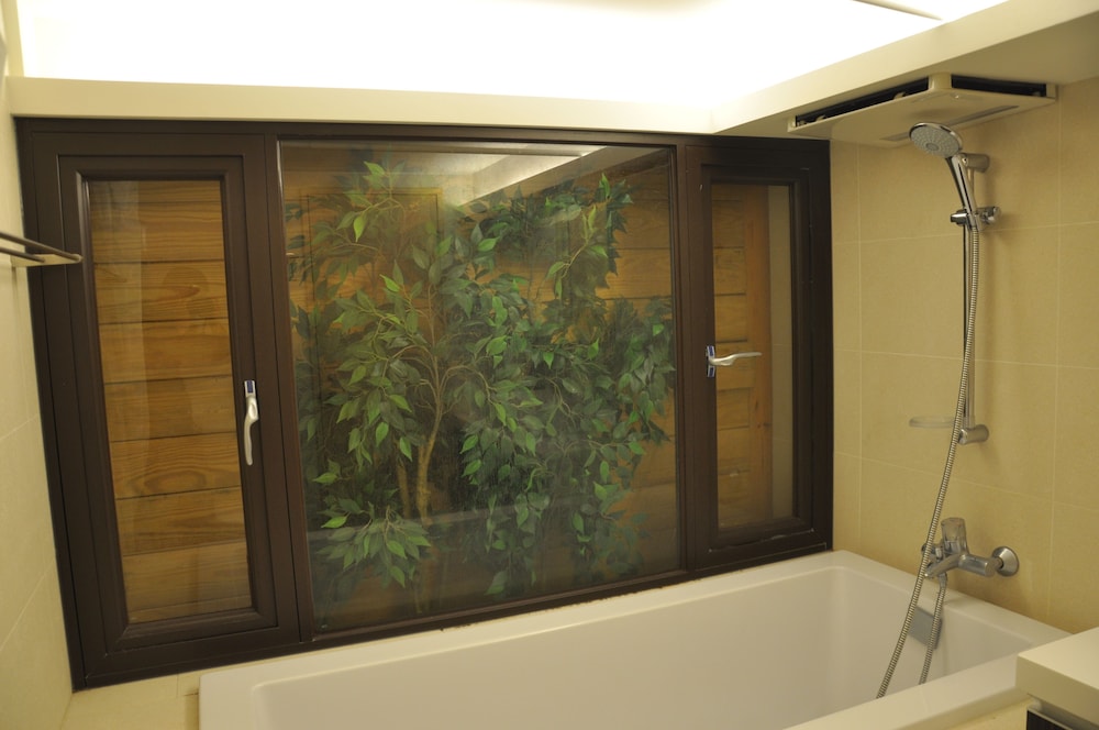Yutian House