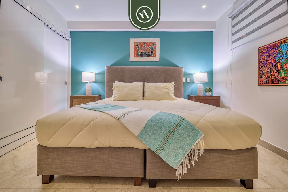 Stunning 2 BR Condo in Romantic Zone - Pool