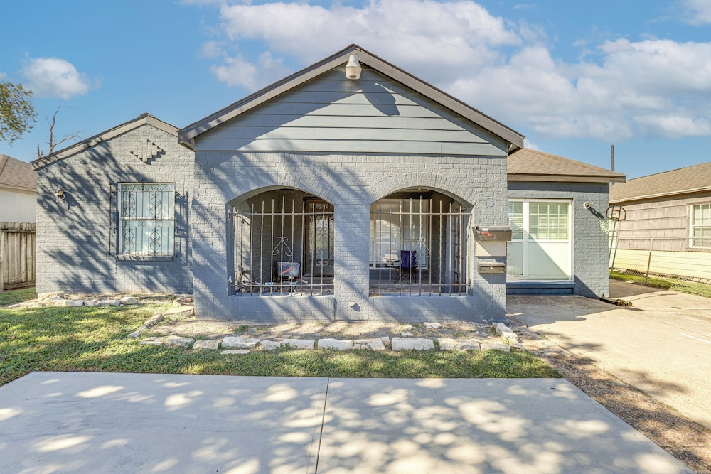 Prime I-10/610 Access! Houston Home Base