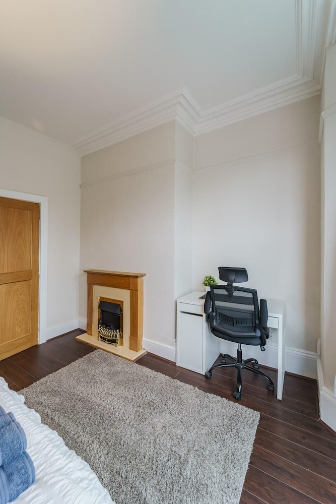 Immaculate 1-bed Apartment in Birmingham view 4