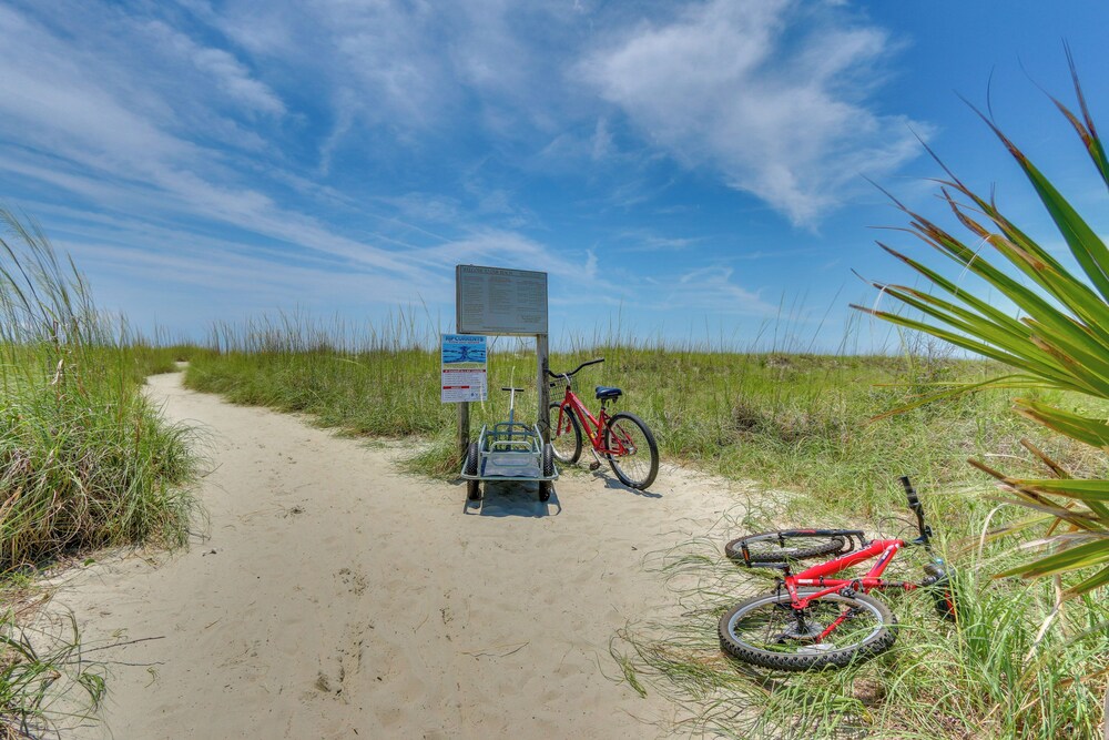 Steps to Beach & Pool: Hilton Head Island Condo!
