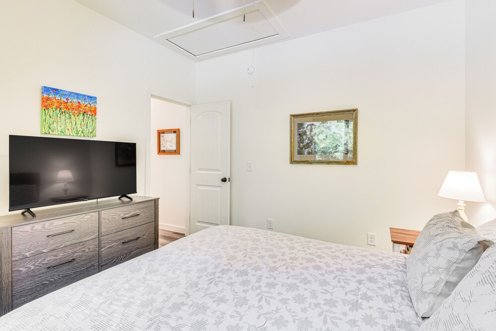 Golf Access & Furnished Deck: Cabin in Clayton