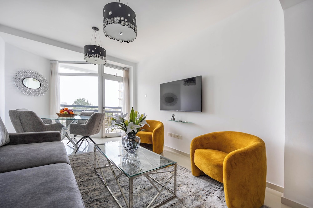 Marathon Beach Apartment With Shared Pool
