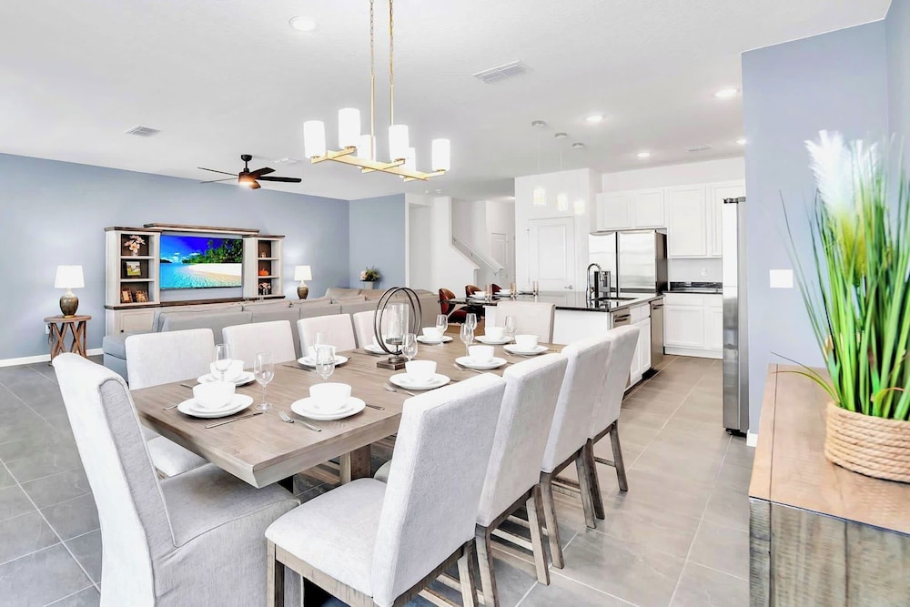 Upstay Luxury Resort Home w Private Pool & Hot Tub