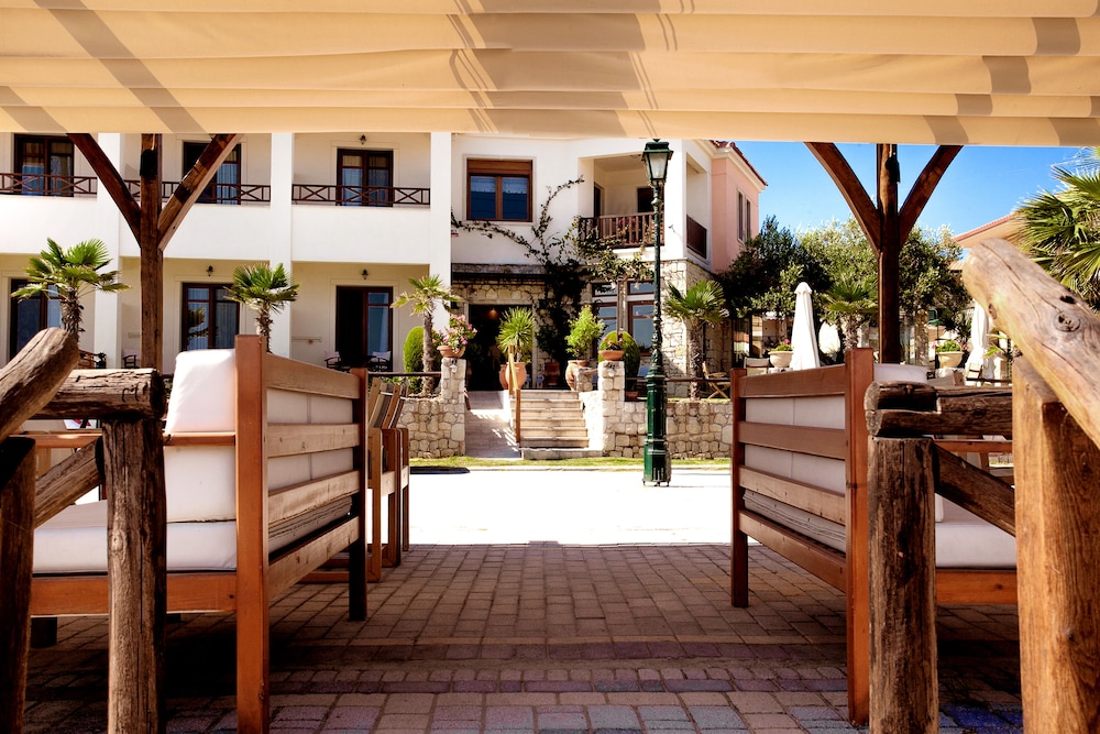 Paralio Hotel