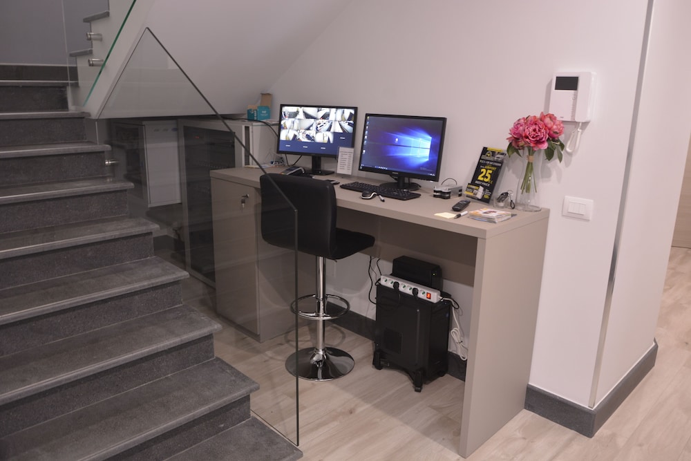 8 Room Hotel