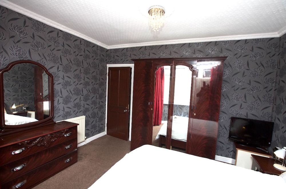 Stunning Spacious Bungalow With Ample Parking