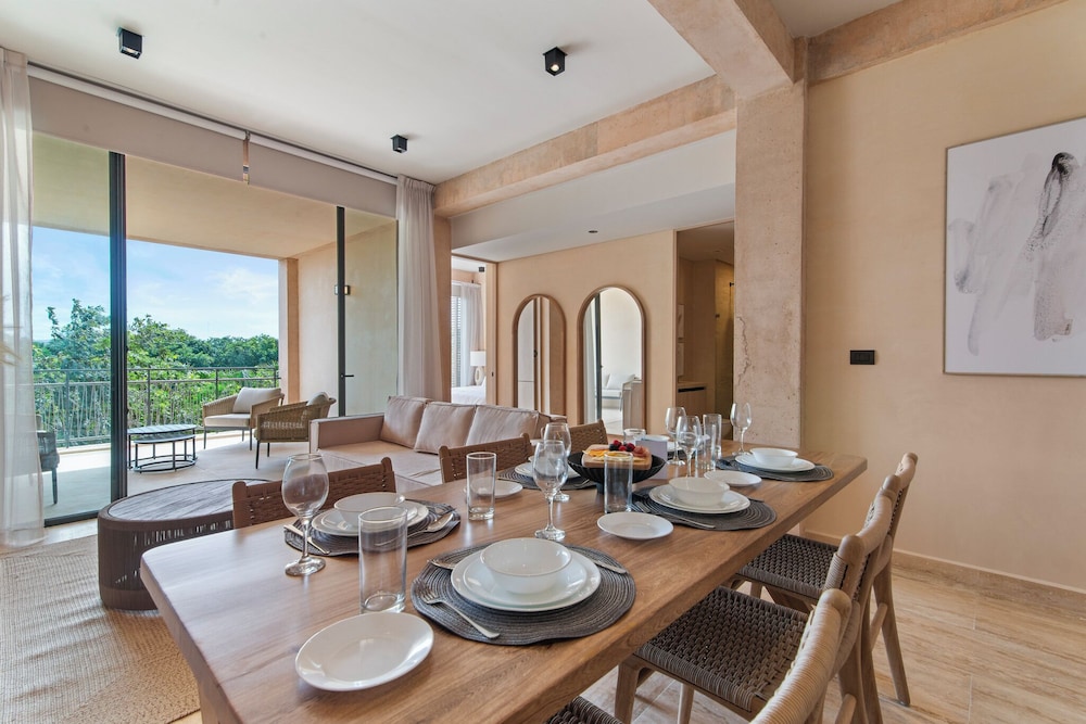 Corasol Modern Apt with Terrace