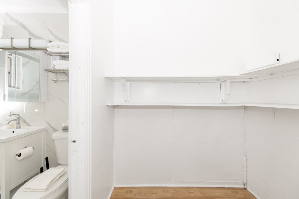545 Michigan Avenue Apartments - Image 5