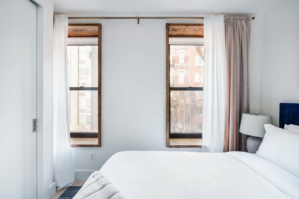 48-3fe 2BR Prime Midtown West