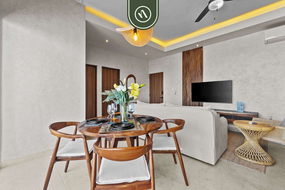 Luxury 2 BR - Downtown - Pool - Sunset in Terrace
