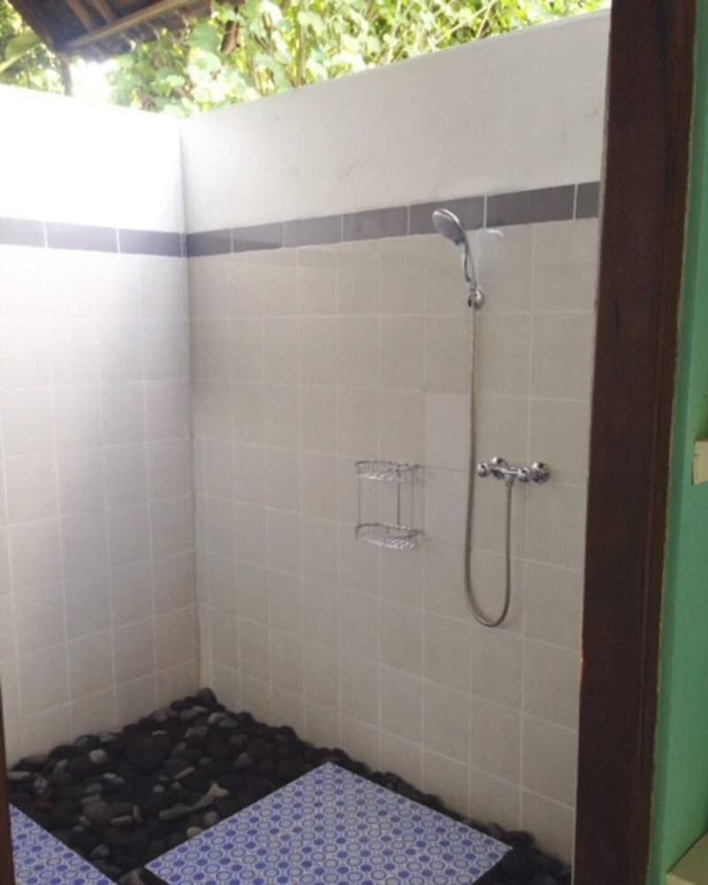 Kirana Homestay - Leaf Bungalow view 4