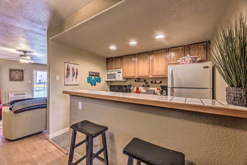 Pet-friendly Condo - 2 Mi to Ruidoso Downs! view 2