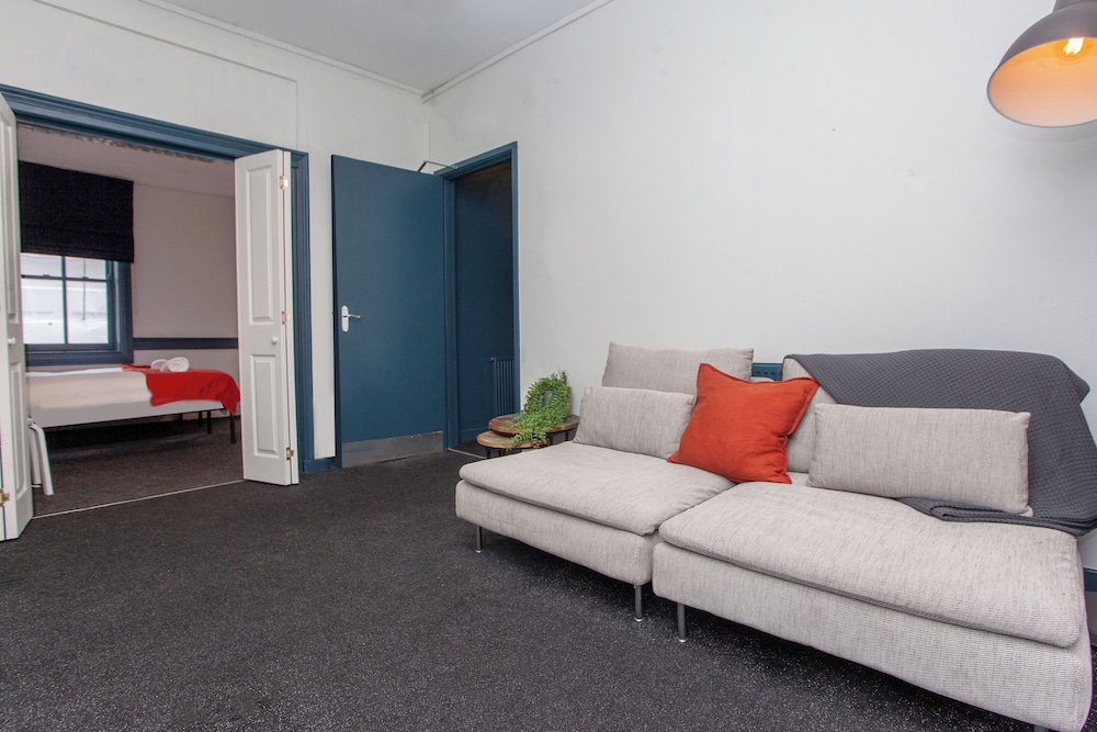 higgihaus 107 Sleeps 4 Monday - Friday