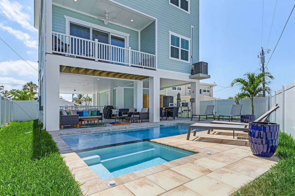 209 Seabreeze Escape: NEW Spacious 5-Bedroom Pool Home 5 Home