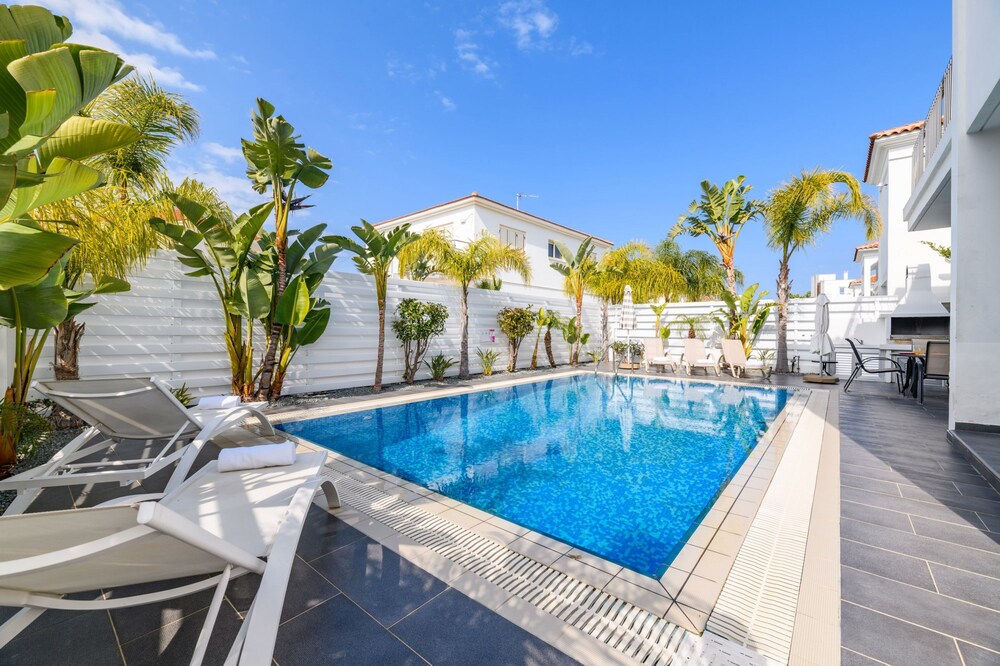 Blue Pelagos Villa in Protaras