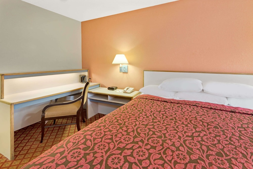 Days Inn by Wyndham Overland Park/Metcalf/Convention Center - Property Image 17