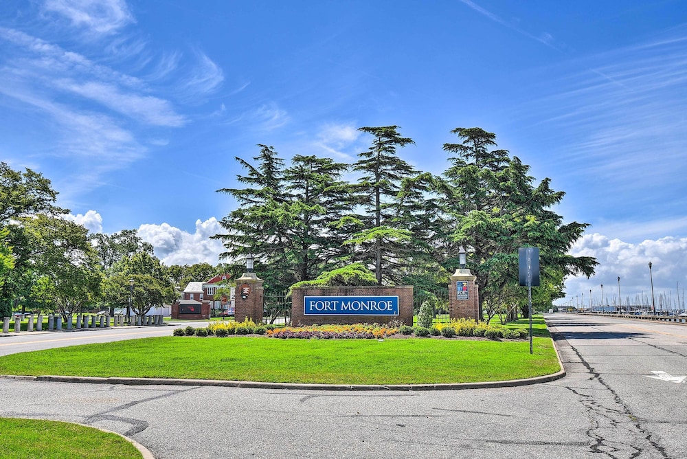 Charming Hampton Home w/ Yard: 2 Mi to Beach! view 5
