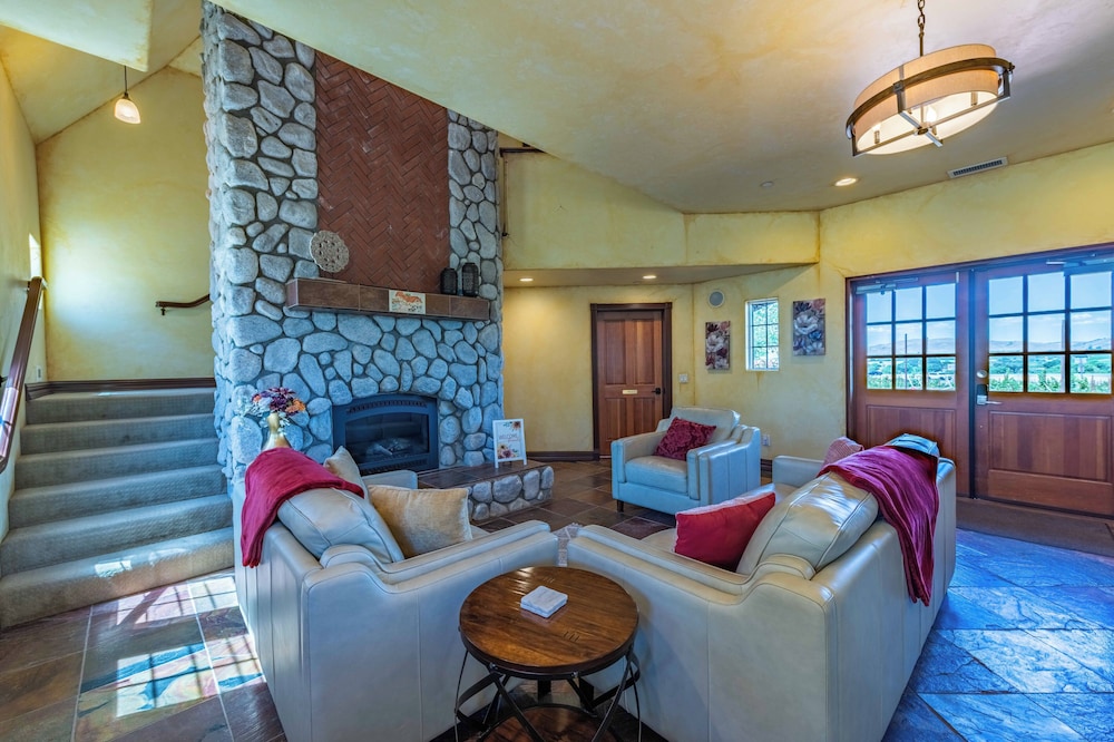 Santellan Inn