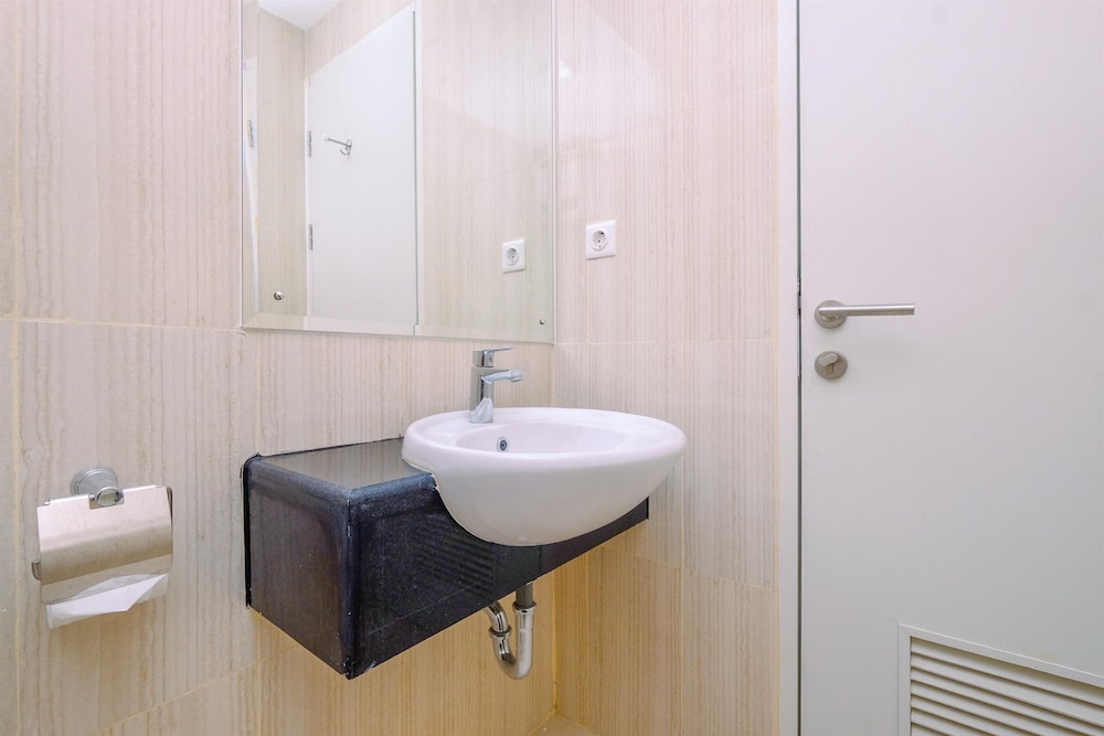 Cozy Studio at Sentul Tower Apartment