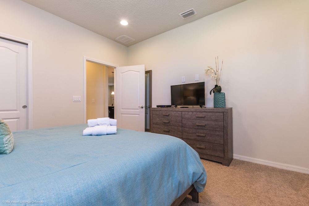 7 BD 5.5 BH Villa Game Room Pool Spa - Image 2