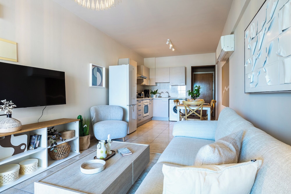 Calina - 3-BR Apt & Pool in Mackenzie