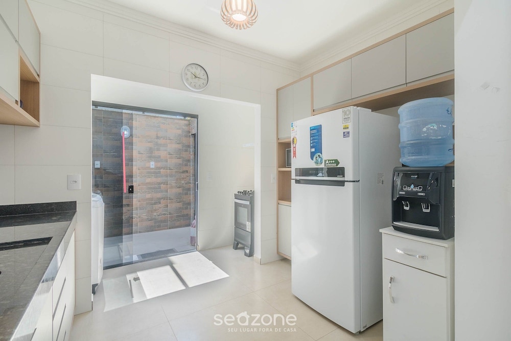 Condominium With Pool 950m From the Beach - PDM