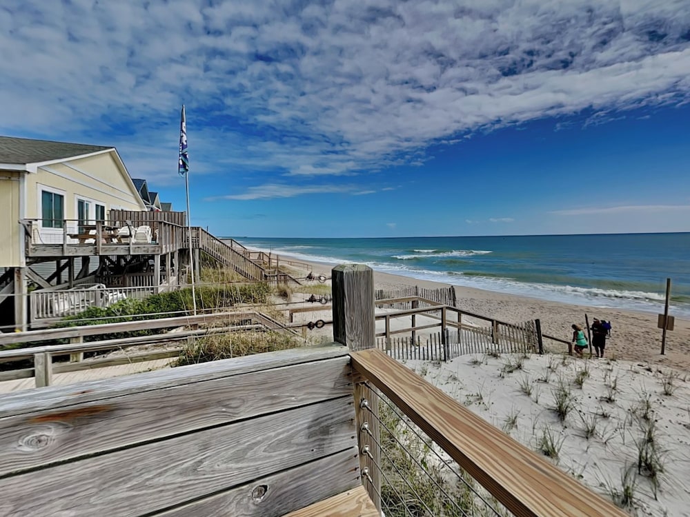 A Grande Green by Topsail Realty