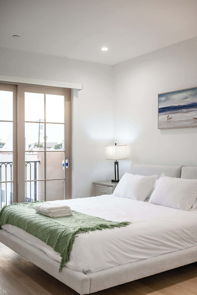 Not Affected by the Fire/modern 5BR Home With Parking, Near LA Attractions #4