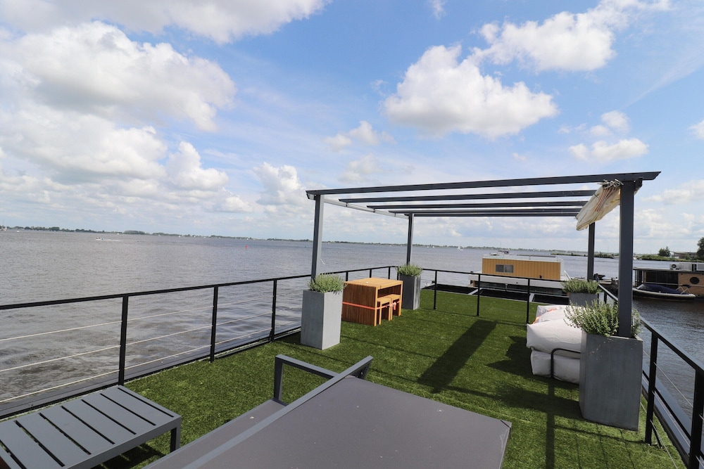Houseboat With Sauna and Fantastic View