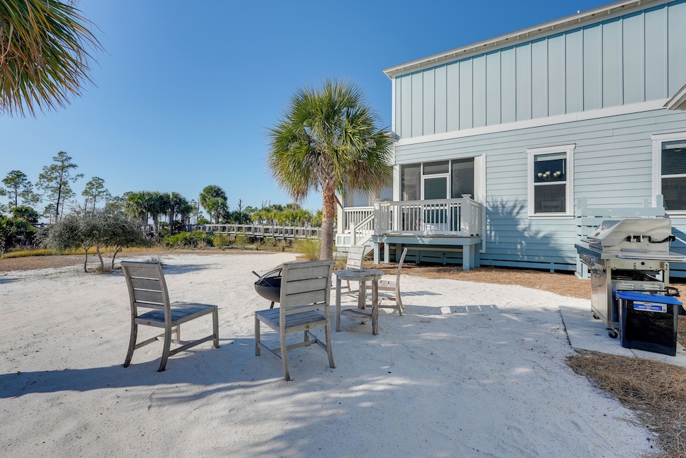 Steps to Shore: Windmark Beach Retreat w/ Balcony!