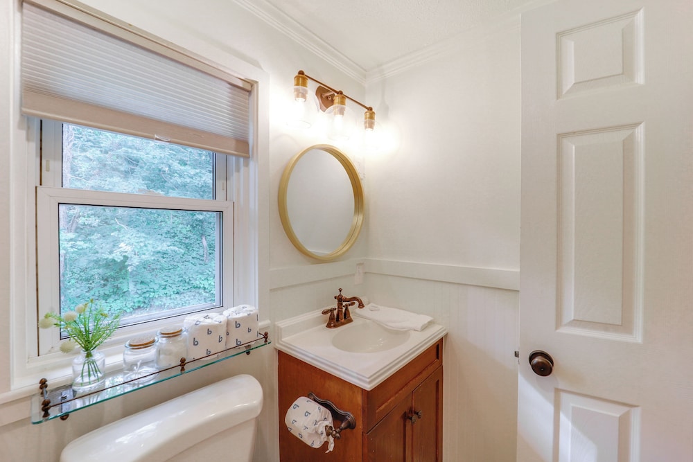 Shop, Dine & Unwind: Dtwn Blowing Rock Retreat!
