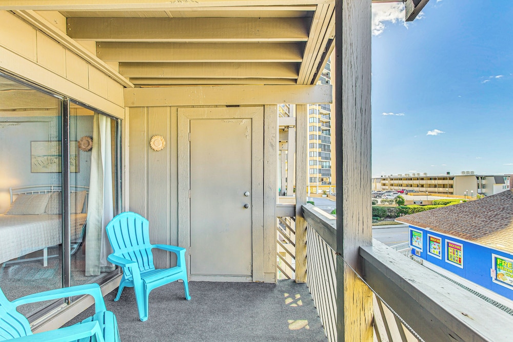 Walk to Ocean: Condo w/ 3 Pools in Myrtle Beach