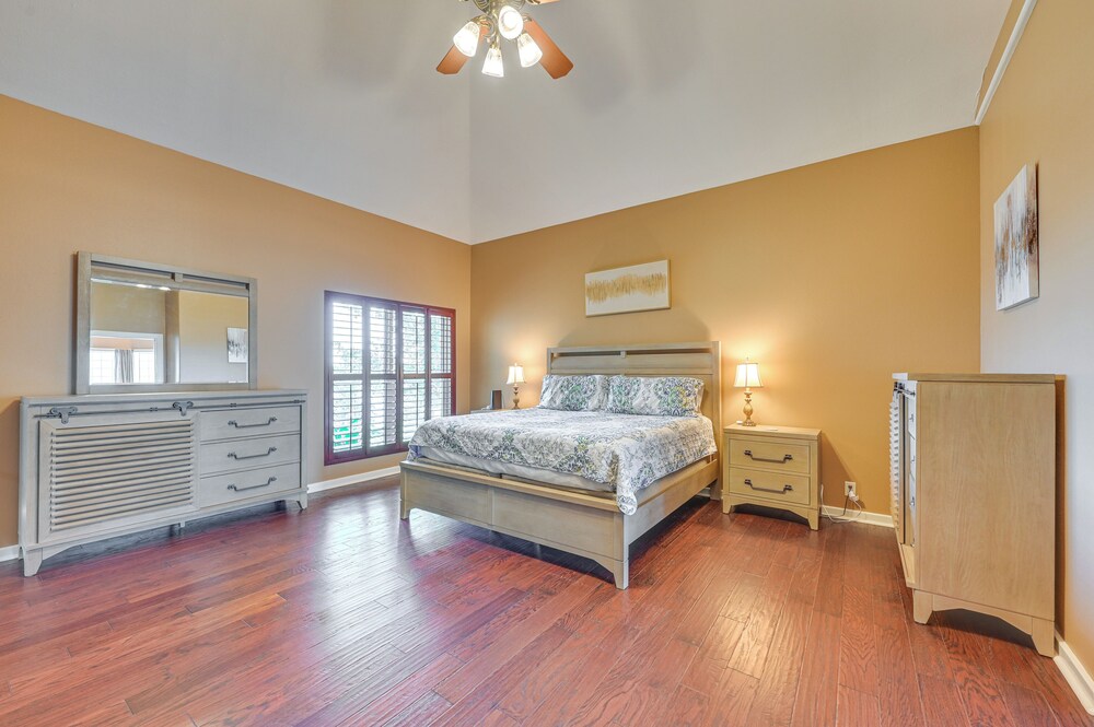 Boat Dock & Hot Tub: Waterfront Home in Milam!