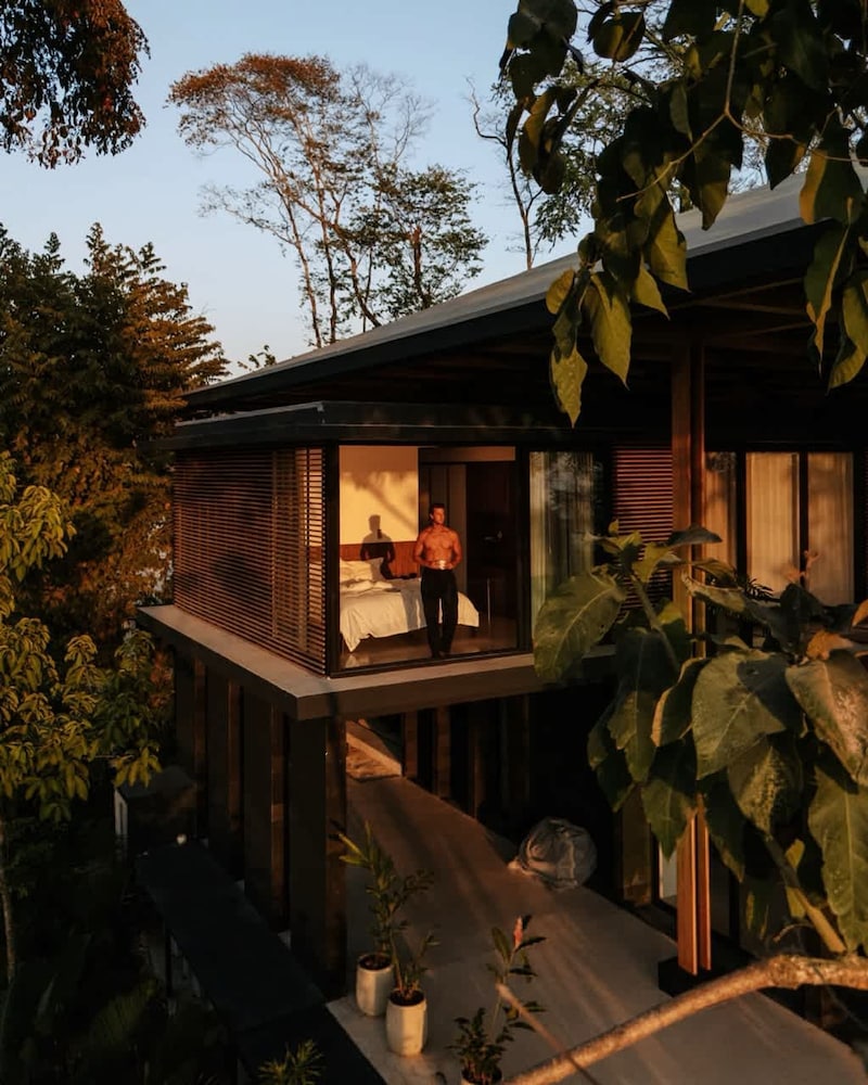 w Spectacular 4BR Villa in Costa Rica