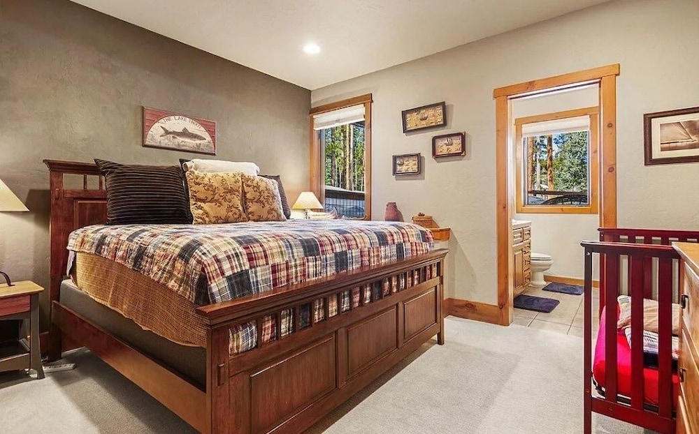Ski Inn 5 Bedroom Home